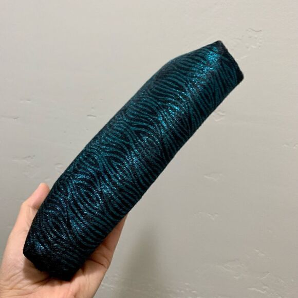 Handmade Real hair-on-cowhide Pattern Printed Kisslock Clutch/Crossbody - Picture 12 of 15